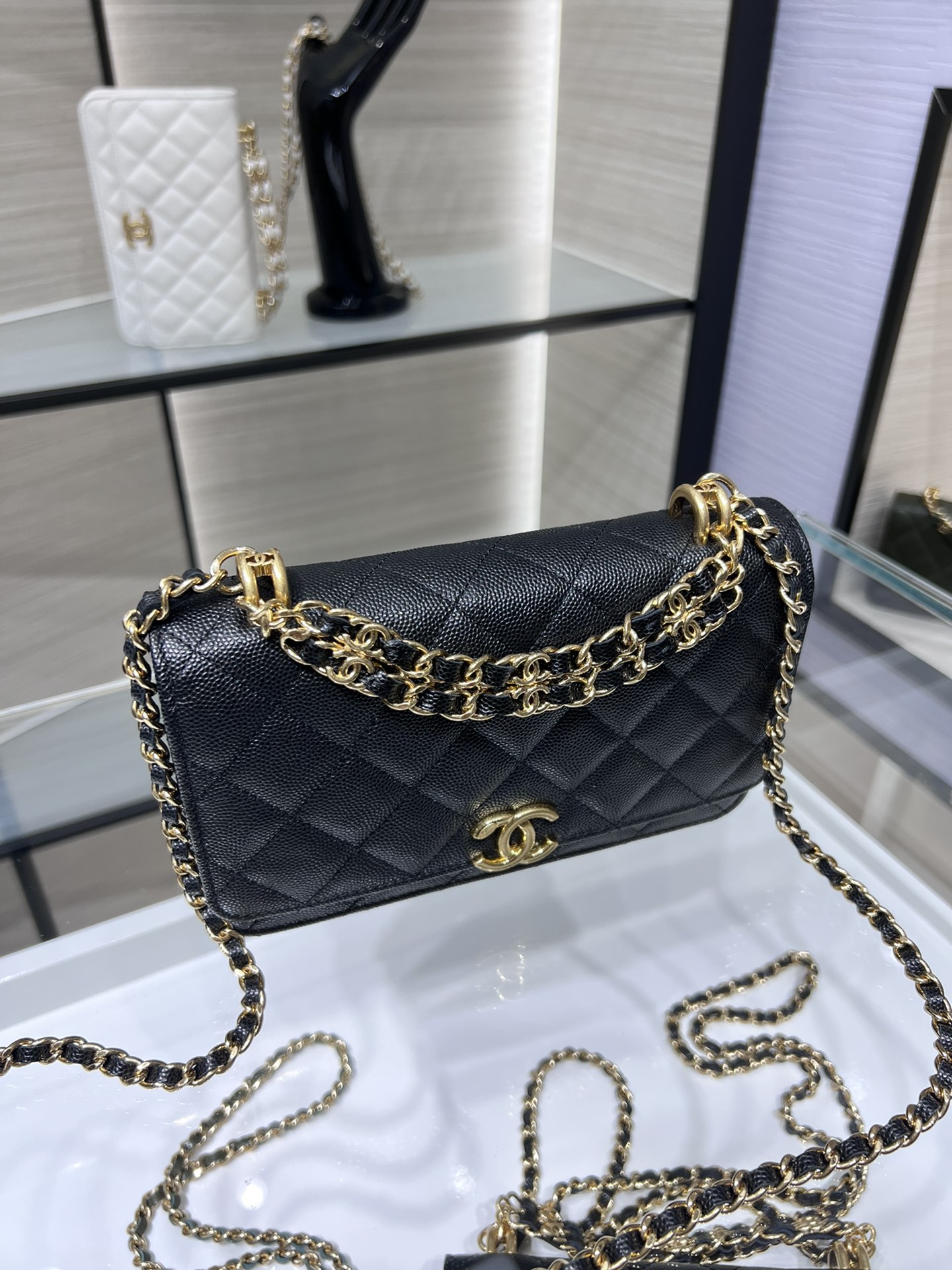 【P1280】香奈儿包包官网 Chanel 22K双链鱼子酱皮WOC手拎包斜挎包 黑色