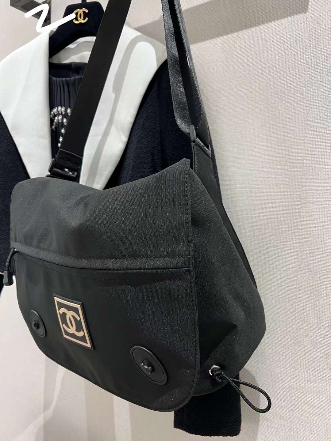 【P870】香奈儿包包价格 Chanel休闲运动风尼龙材质斜挎包单肩包 黑色