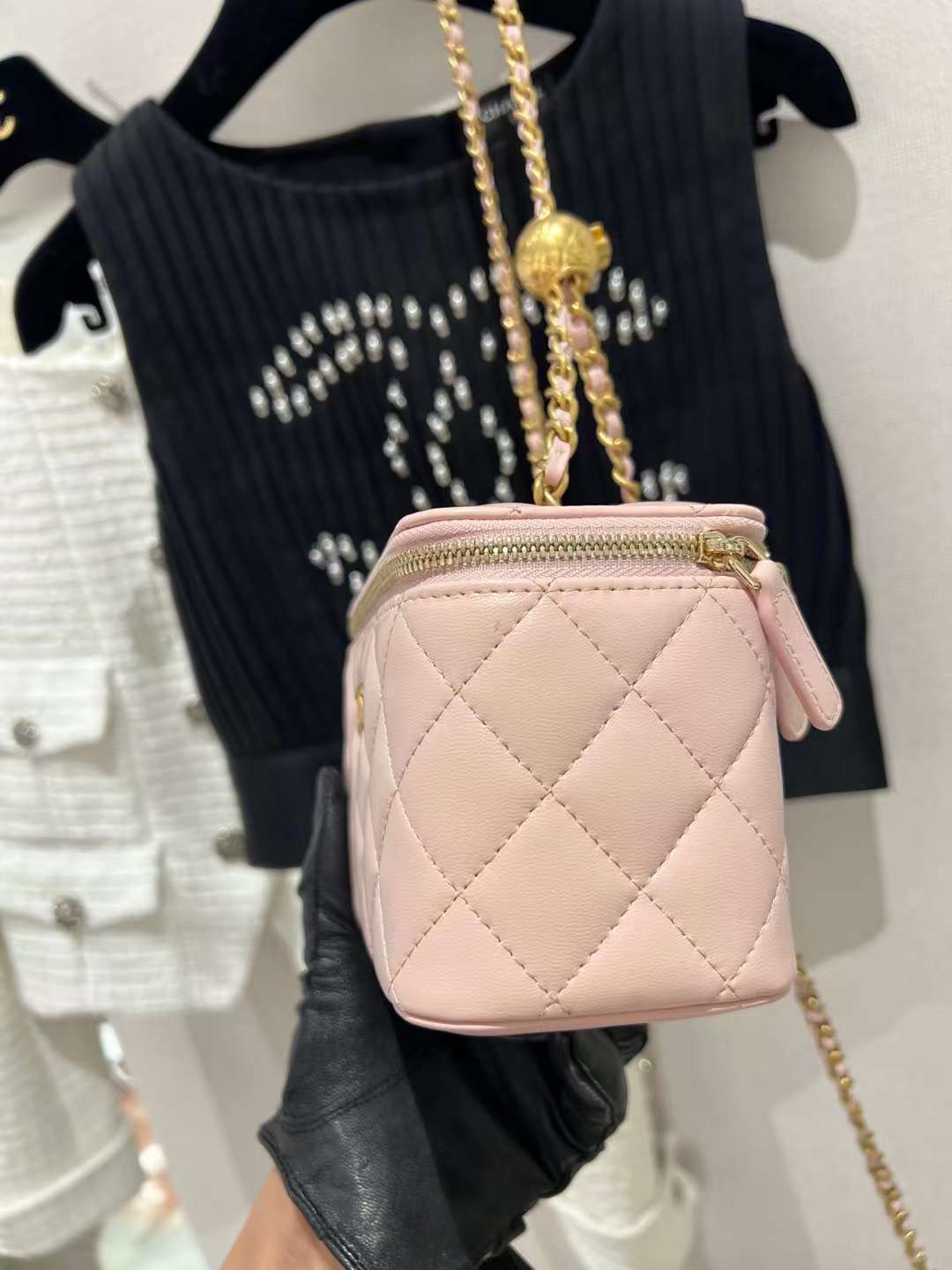 【P1170】香奈儿包包官网 Chanel升级版金球链条化妆包盒子包大号 粉色