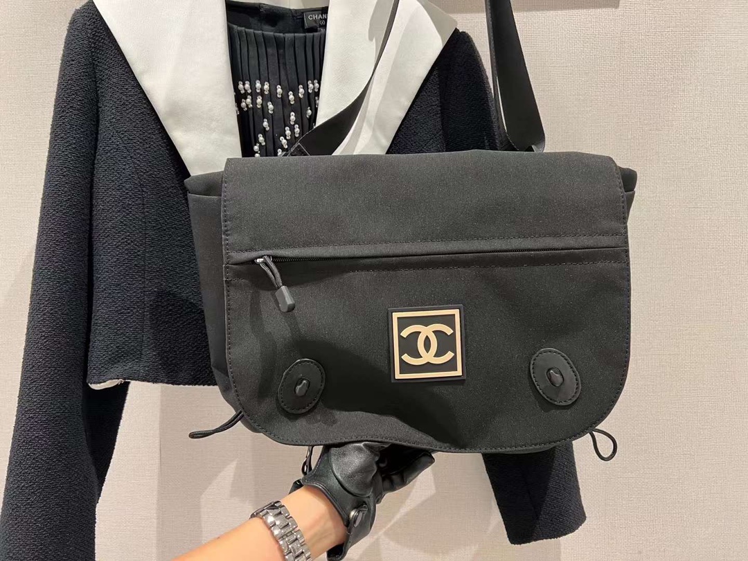 【P870】香奈儿包包价格 Chanel休闲运动风尼龙材质斜挎包单肩包 黑色