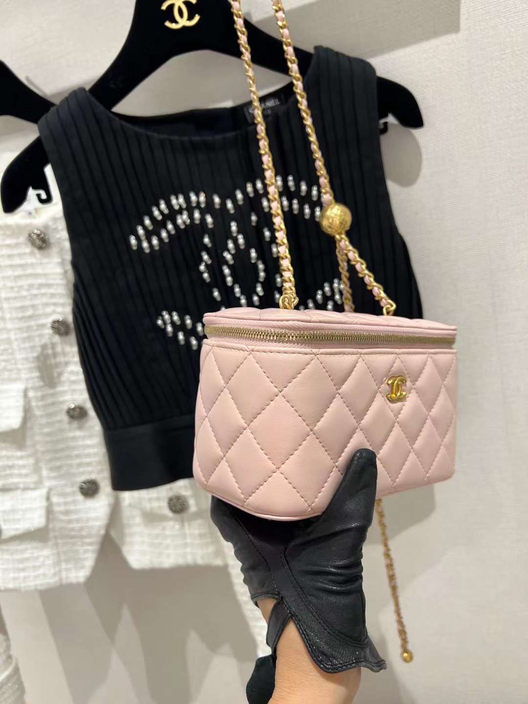 【P1170】香奈儿包包官网 Chanel升级版金球链条化妆包盒子包大号 粉色