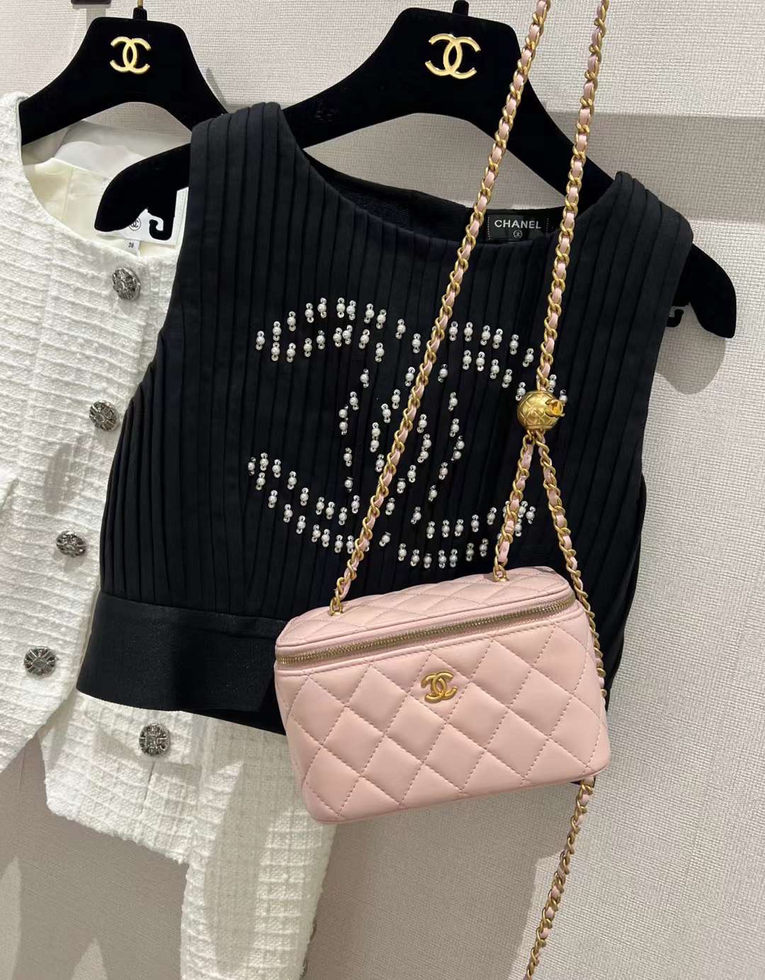 【P1170】香奈儿包包官网 Chanel升级版金球链条化妆包盒子包大号 粉色