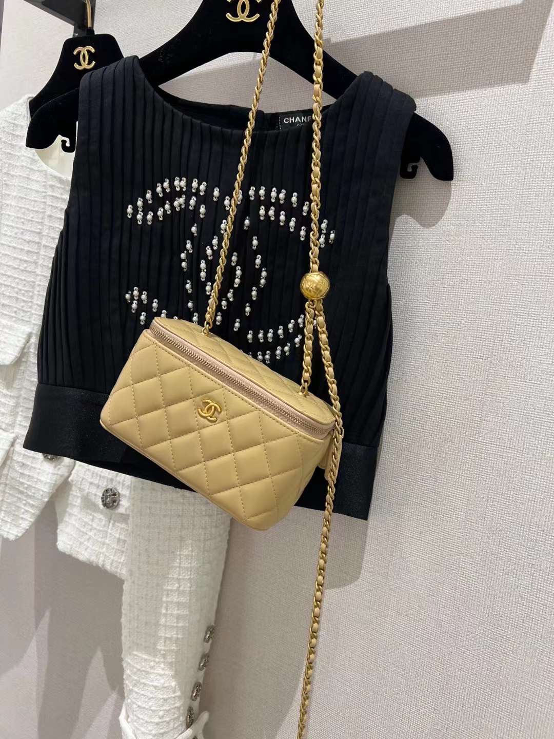 【P1170】Chanel包包价格 香奈儿杏色羊皮升级版金球链条盒子包大号