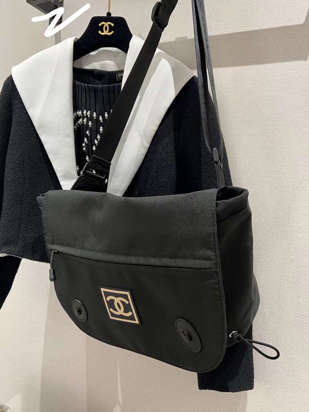 【P870】香奈儿包包价格 Chanel休闲运动风尼龙材质斜挎包单肩包 黑色