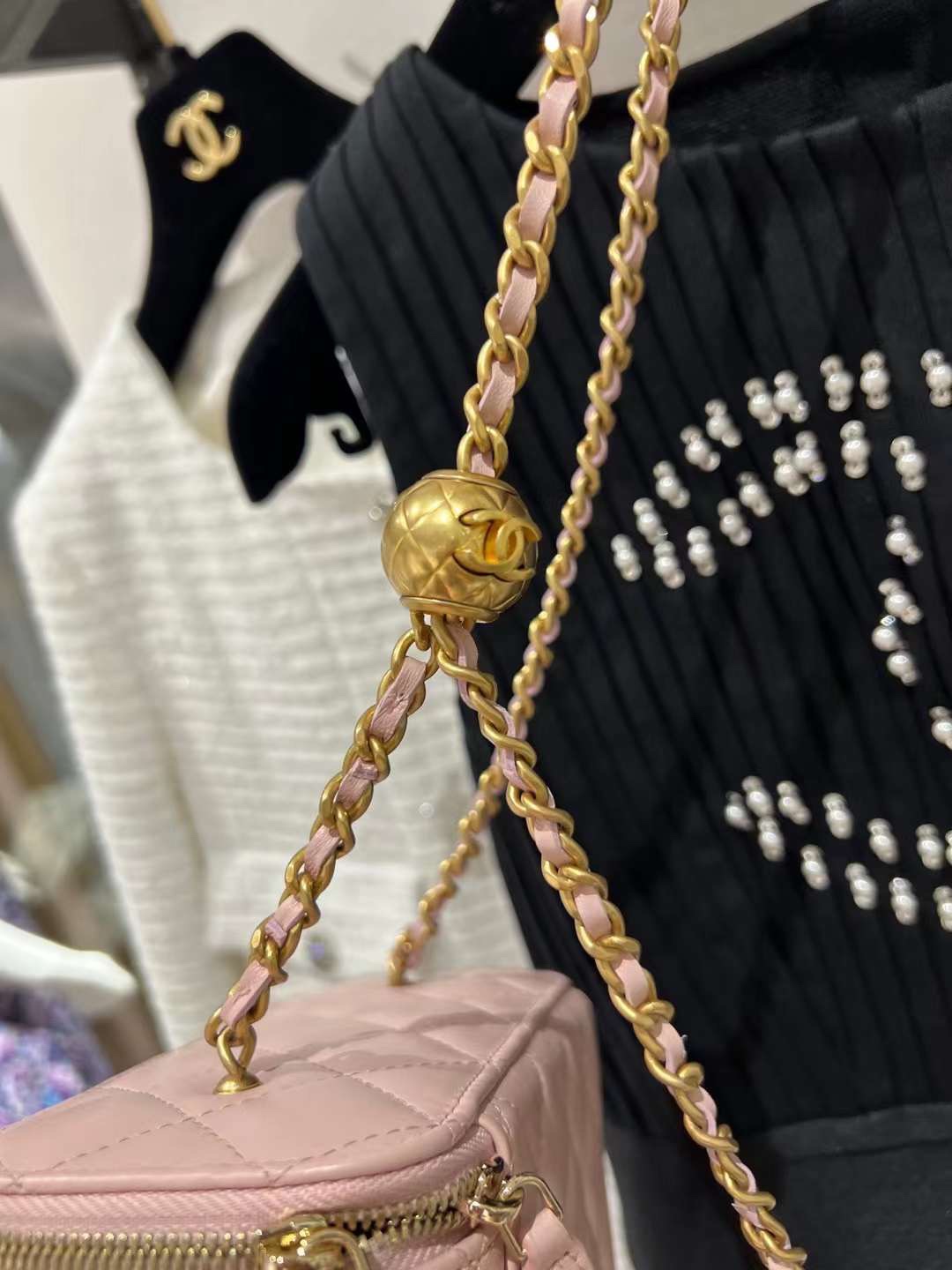 【P1170】香奈儿包包官网 Chanel升级版金球链条化妆包盒子包大号 粉色