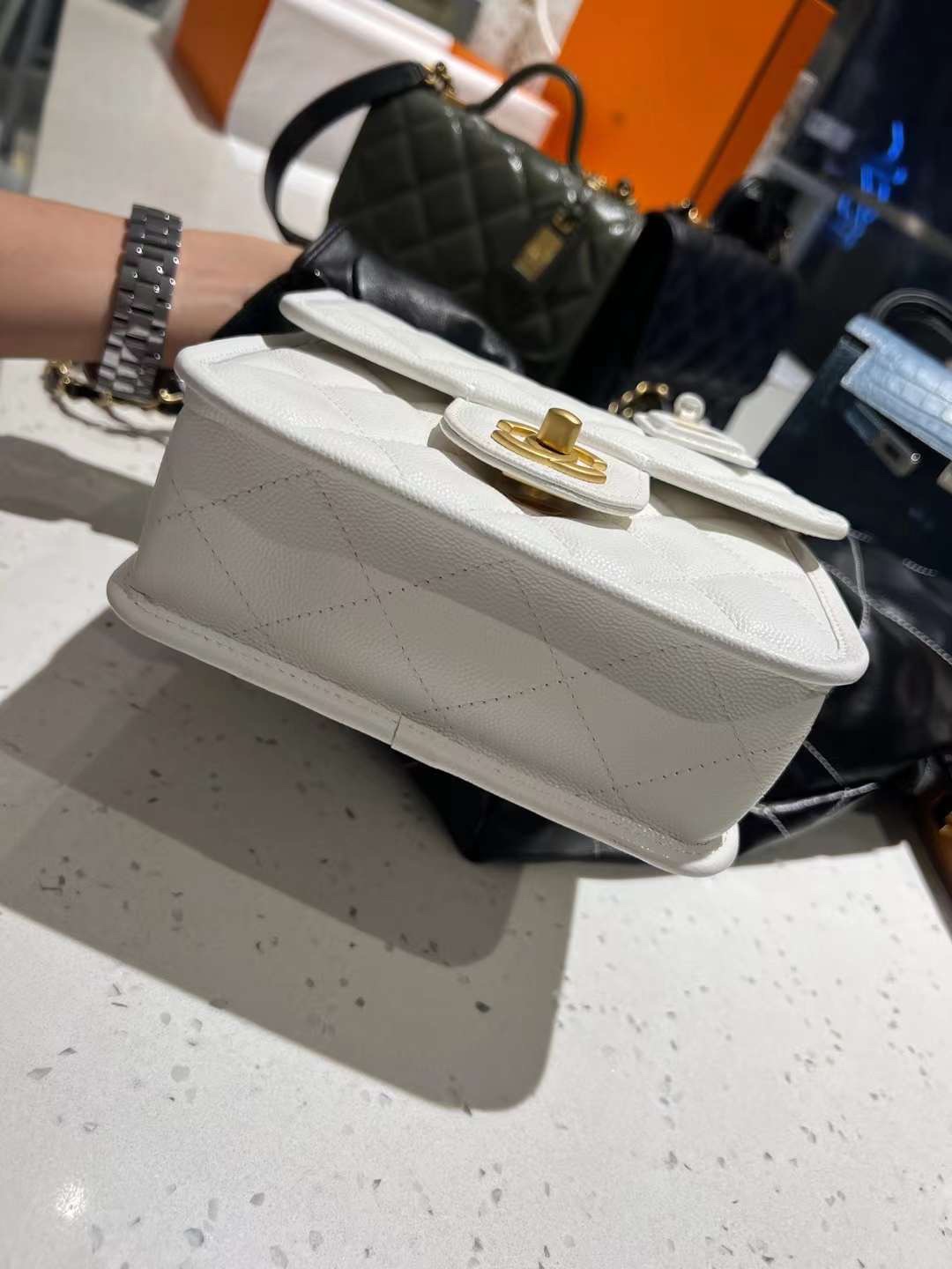 【P1470】Chanel女包货源 香奈儿白色菱格纹鱼子酱牛皮斜挎手提包