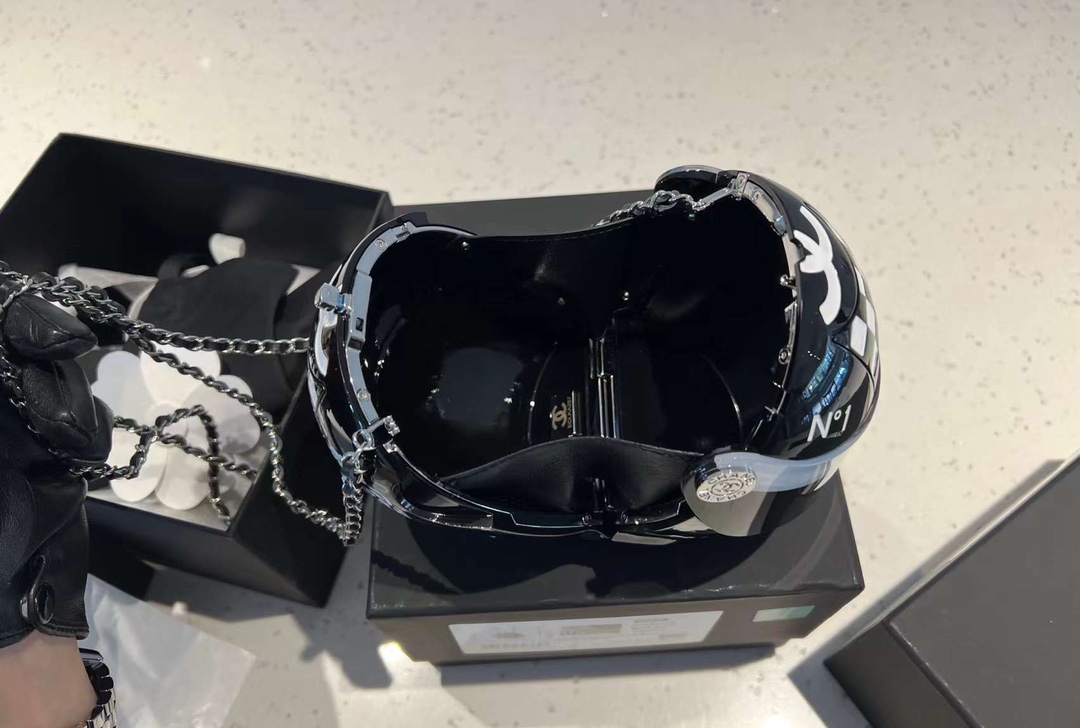 【P2400】香奈儿2023新款包包 Chanel黑色头盔造型链条单肩斜挎包