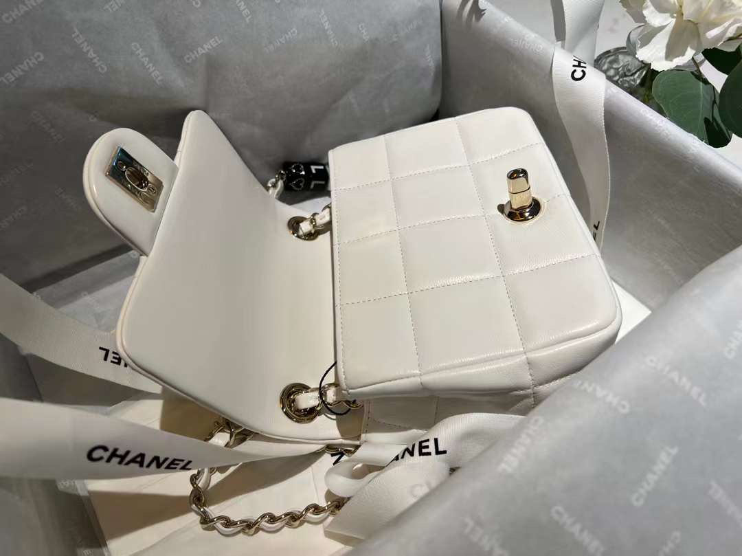 【P1880】香奈儿包包官网 Chanel CF17CM 白色正方格羊皮骰子链条斜挎方胖子包