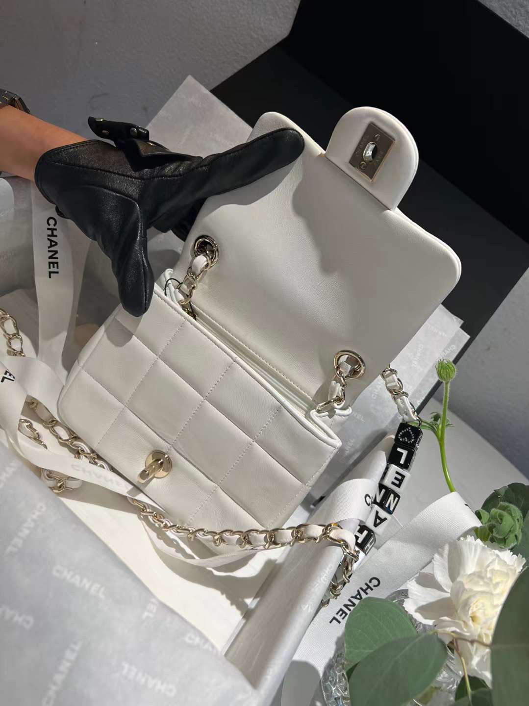 【P1880】香奈儿包包官网 Chanel CF17CM 白色正方格羊皮骰子链条斜挎方胖子包