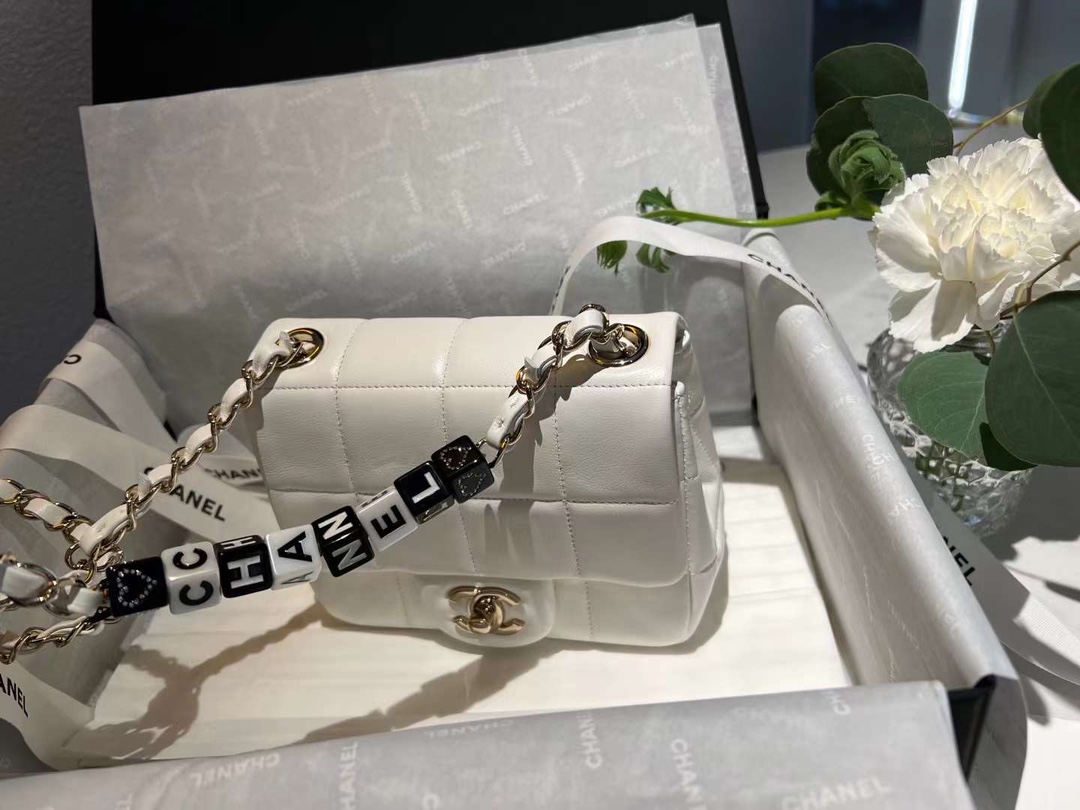 【P1880】香奈儿包包官网 Chanel CF17CM 白色正方格羊皮骰子链条斜挎方胖子包