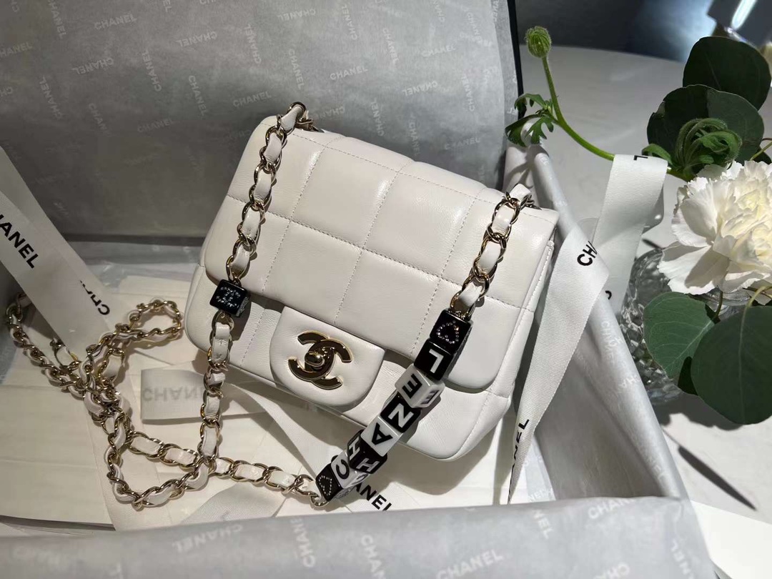 【P1880】香奈儿包包官网 Chanel CF17CM 白色正方格羊皮骰子链条斜挎方胖子包