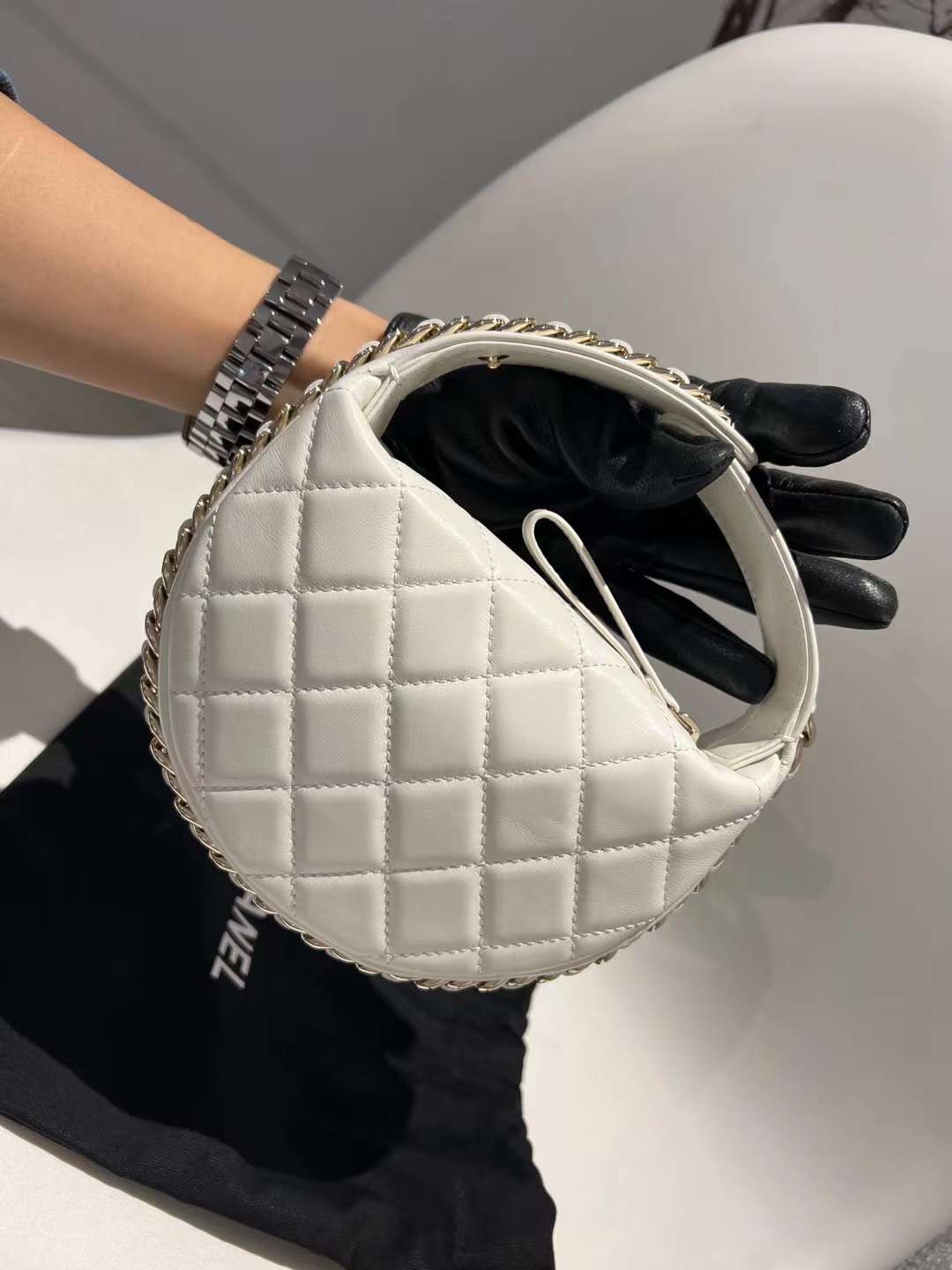 【P1470】Chanel包包货源 香奈儿23春夏新款白色羊皮半圆复古手拿包手挽包