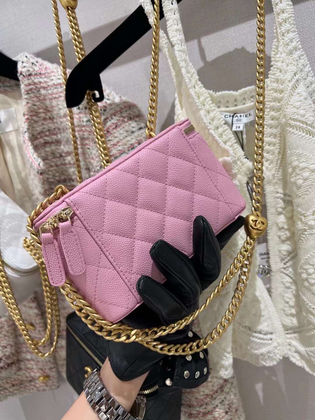 【P1280】香奈儿包包官网 Chanel2023新款粉色鱼子酱皮爱心调节链条盒子包