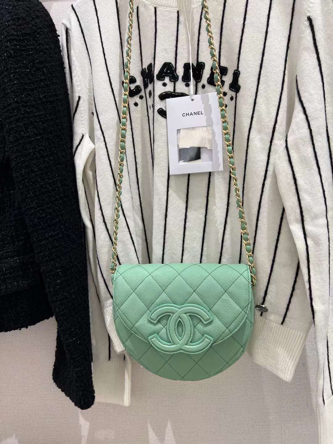 【P1880】Chanel包包官网 香奈儿23年新款复古大logo半月马鞍包 薄荷绿