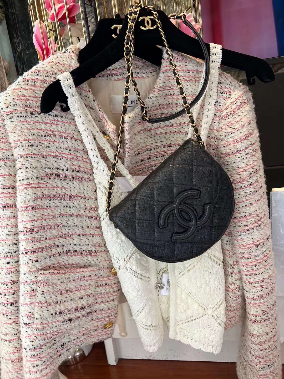 【P1880】香奈儿2023新款包包 Chanel黑色荔枝纹牛皮斜挎半月马鞍包包19CM