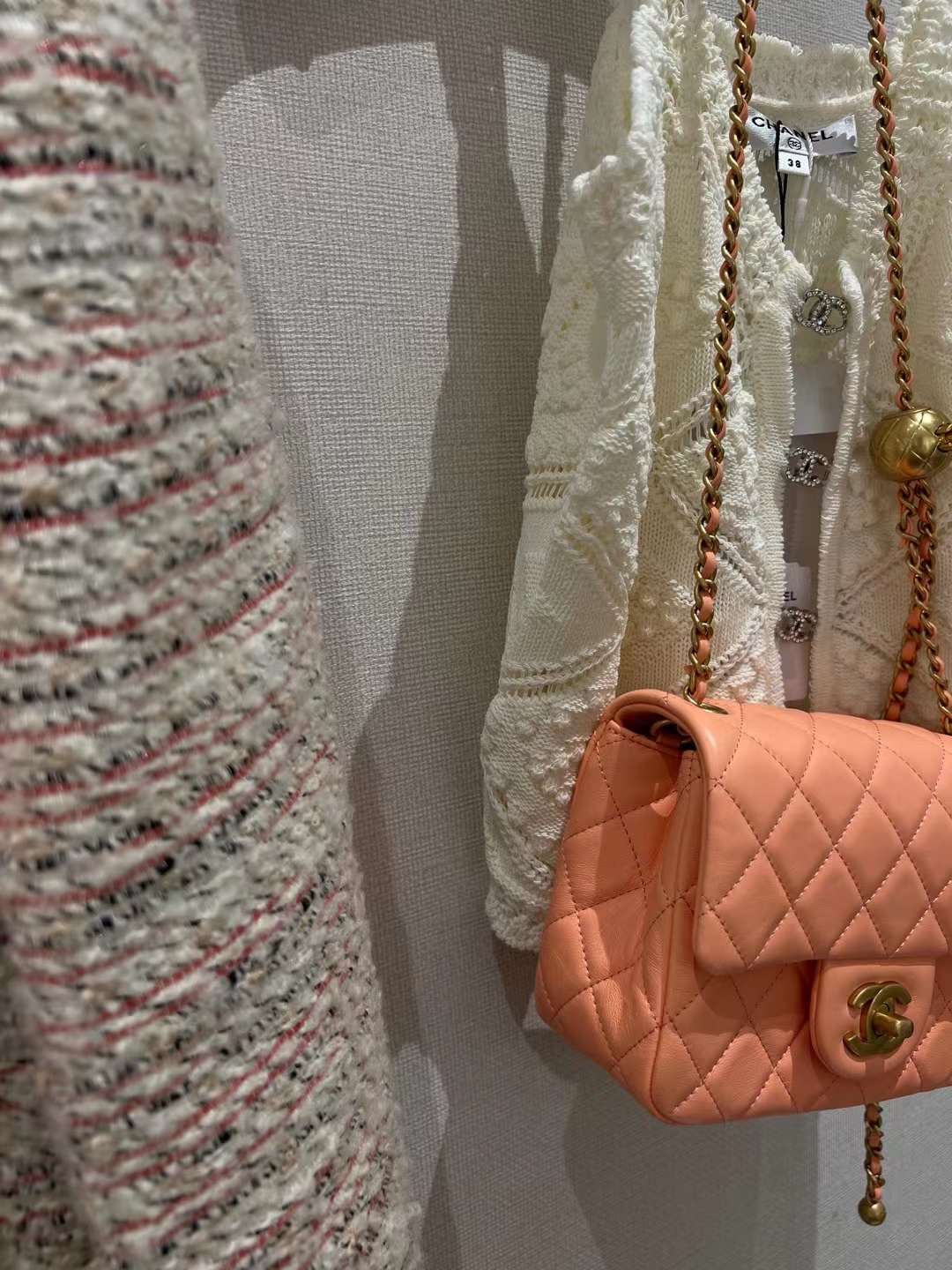 【P1580】Chanel包包价格 香奈儿2023新色橘粉色金球链条CF17CM斜挎女包