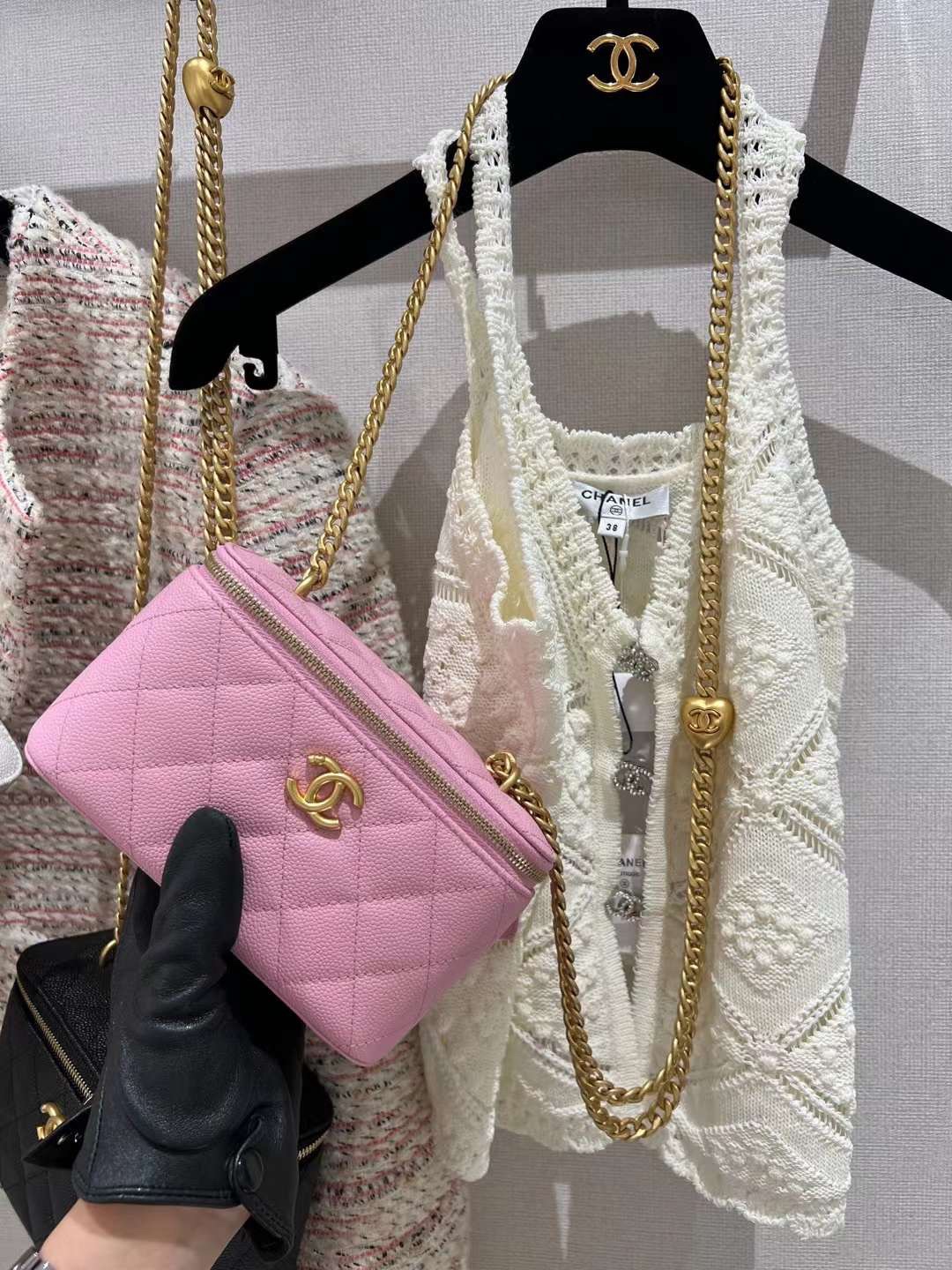 【P1280】香奈儿包包官网 Chanel2023新款粉色鱼子酱皮爱心调节链条盒子包