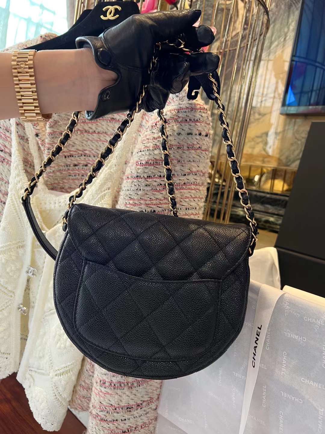 【P1880】香奈儿2023新款包包 Chanel黑色荔枝纹牛皮斜挎半月马鞍包包19CM