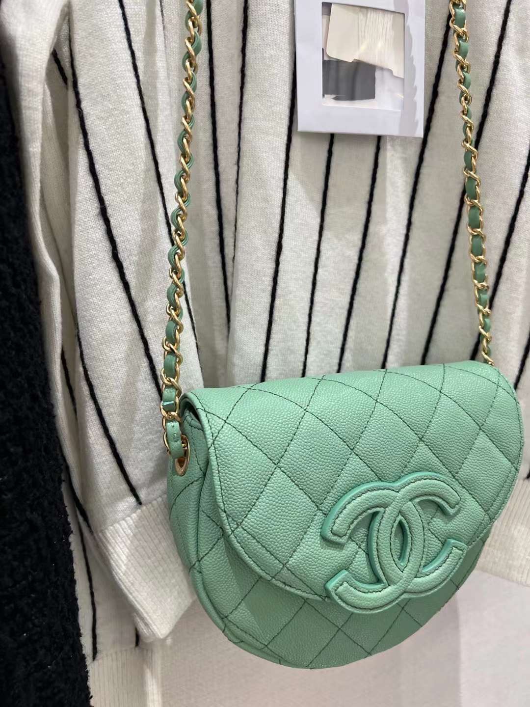 【P1880】Chanel包包官网 香奈儿23年新款复古大logo半月马鞍包 薄荷绿