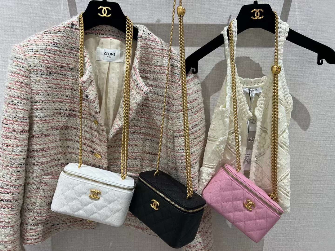 【P1280】香奈儿包包官网 Chanel2023新款粉色鱼子酱皮爱心调节链条盒子包