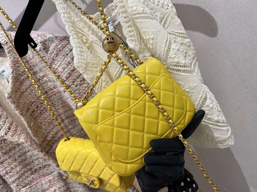 【P1580】香奈儿金球包 Chanel新色柠檬黄羊皮菱格纹金球调节链条CF17CM
