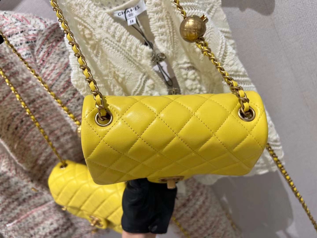 【P1580】香奈儿金球包 Chanel新色柠檬黄羊皮菱格纹金球调节链条CF17CM