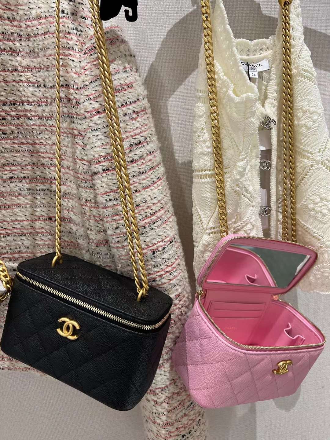 【P1280】香奈儿包包官网 Chanel2023新款粉色鱼子酱皮爱心调节链条盒子包