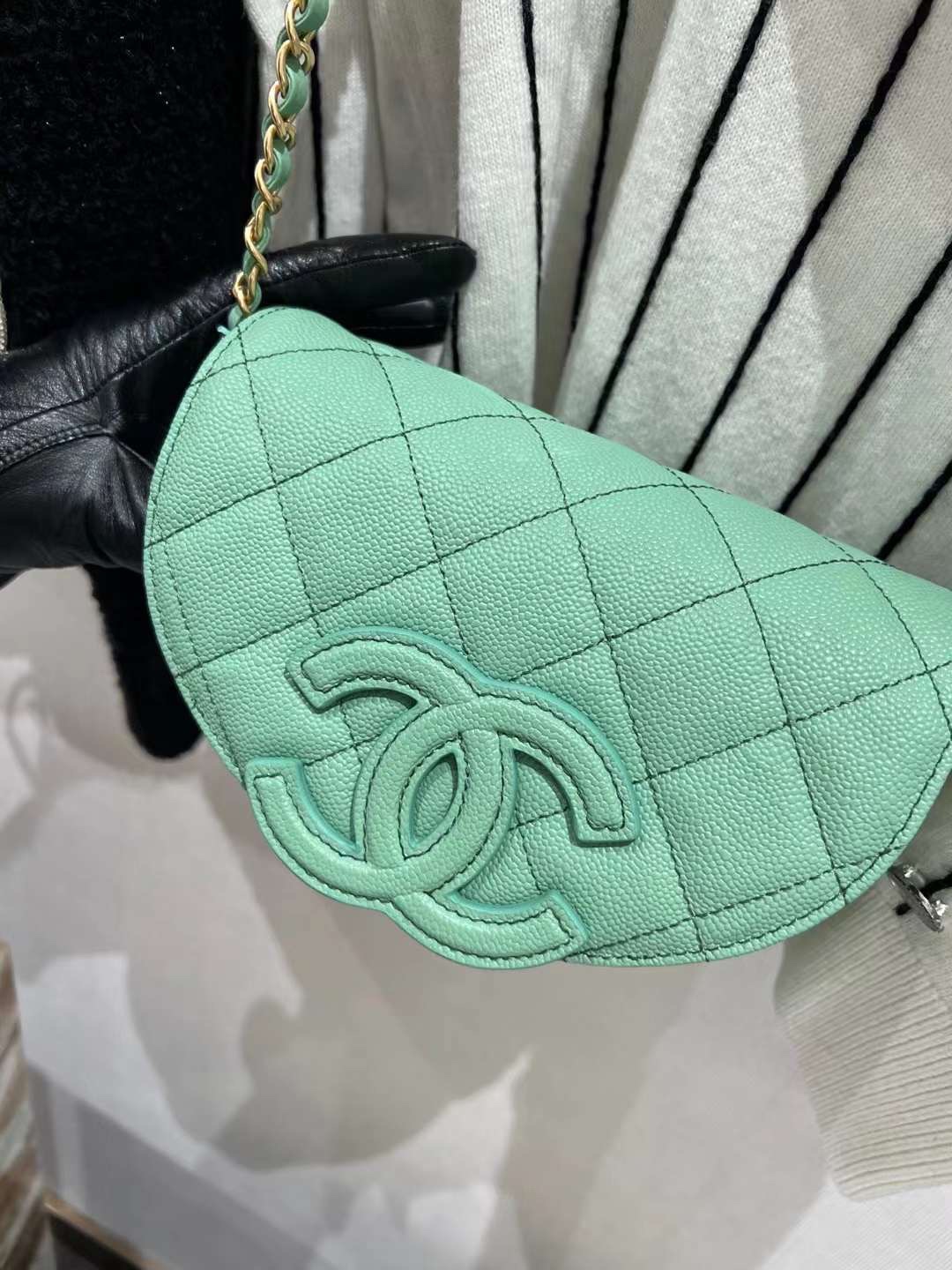 【P1880】Chanel包包官网 香奈儿23年新款复古大logo半月马鞍包 薄荷绿