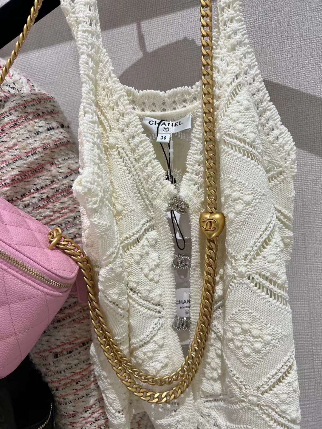 【P1280】香奈儿包包官网 Chanel2023新款粉色鱼子酱皮爱心调节链条盒子包