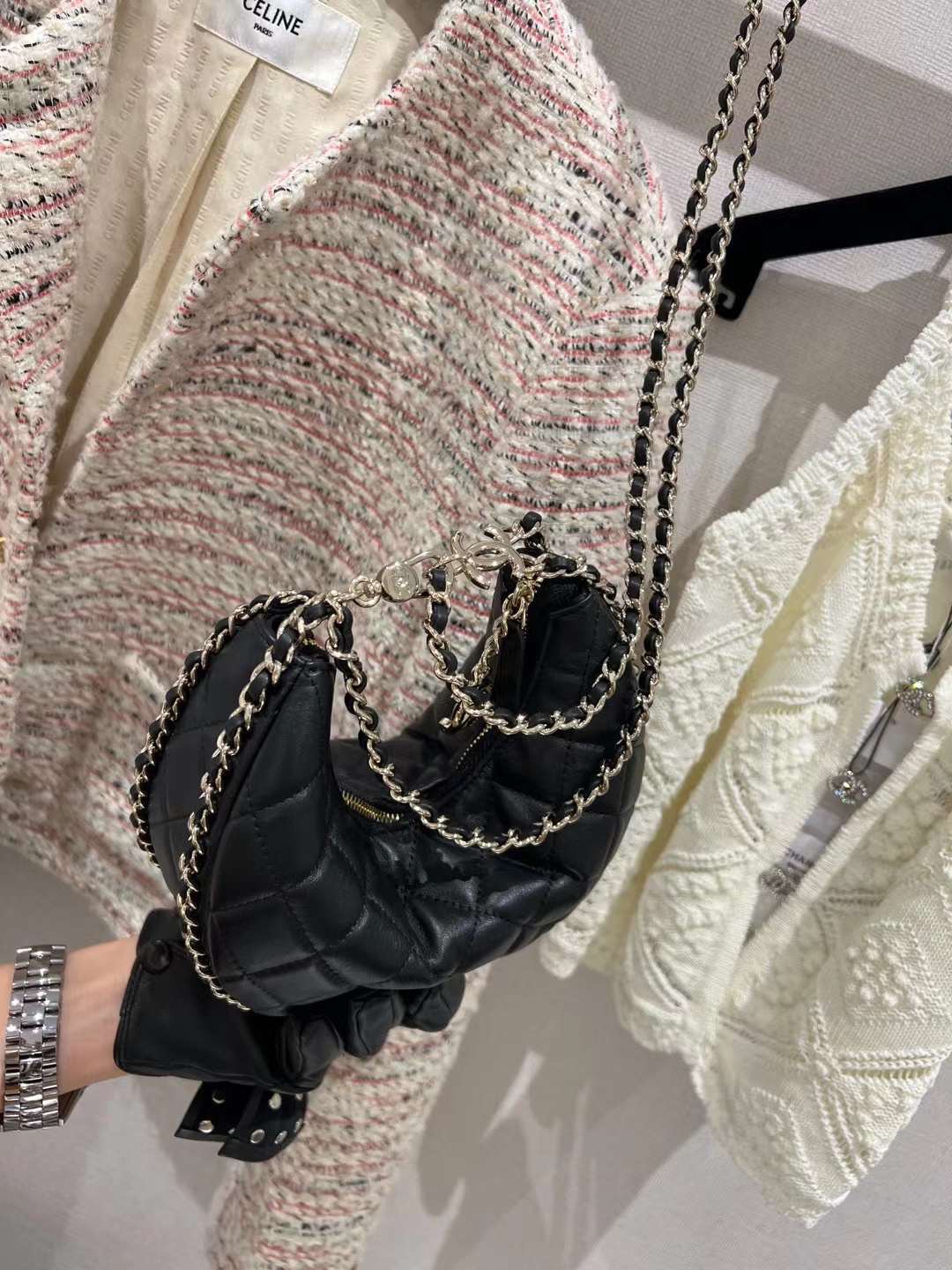 【P1430】香奈儿Jennie同款月亮包 Chanel黑色羊皮皮穿链设计手提腋下包 大号