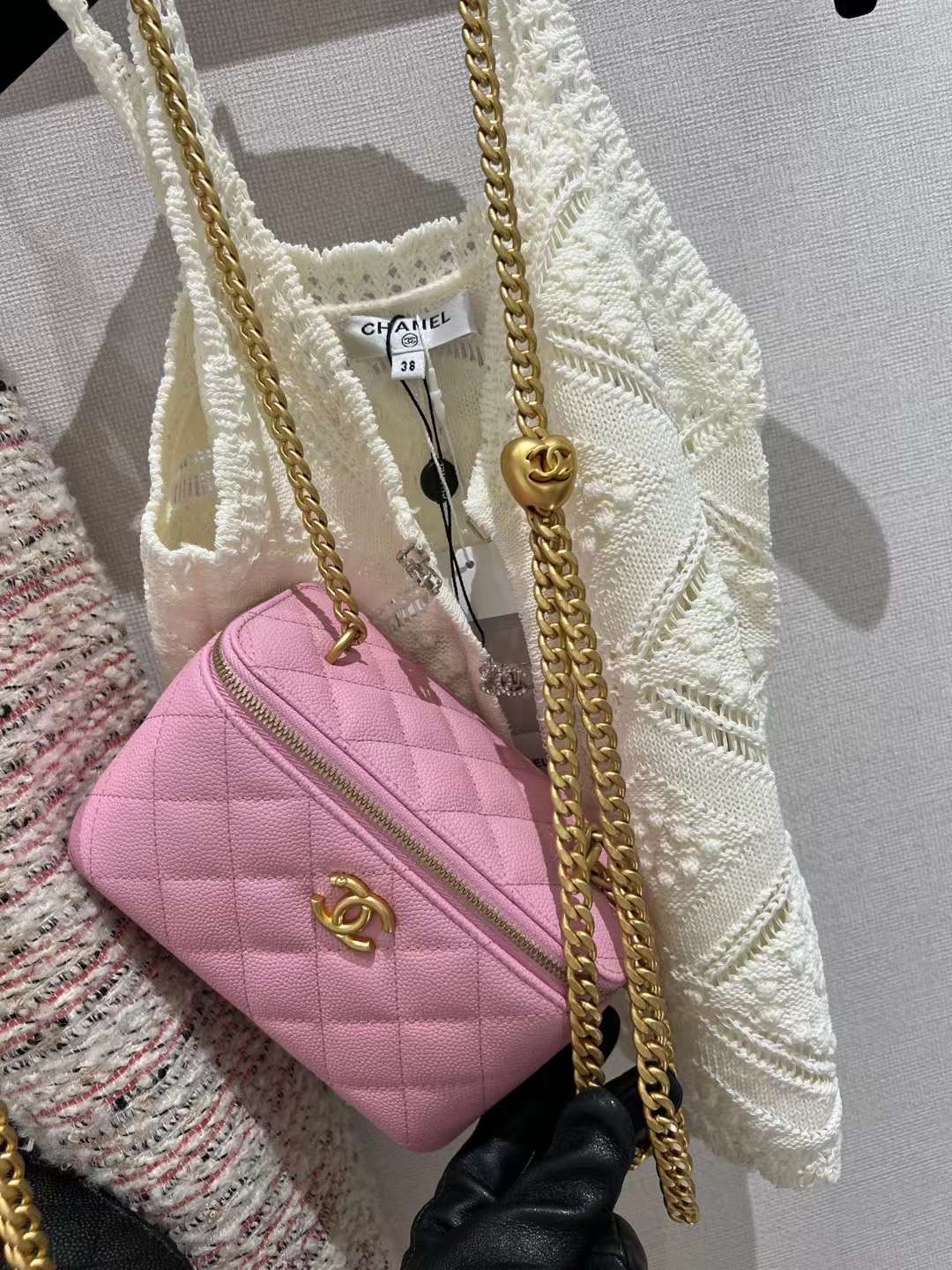 【P1280】香奈儿包包官网 Chanel2023新款粉色鱼子酱皮爱心调节链条盒子包