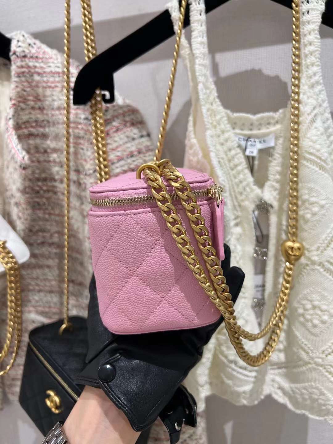 【P1280】香奈儿包包官网 Chanel2023新款粉色鱼子酱皮爱心调节链条盒子包