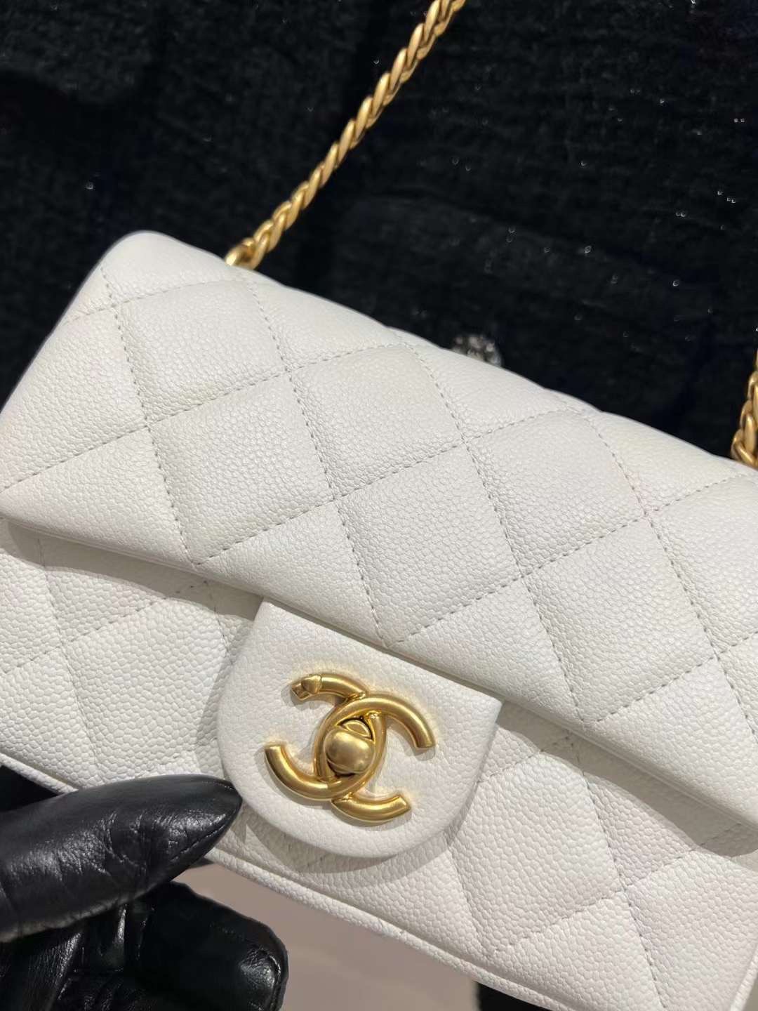 【P1880/2030/2180】Chanel香奈儿23年新款爱心扣口盖包链条单肩女包 白色