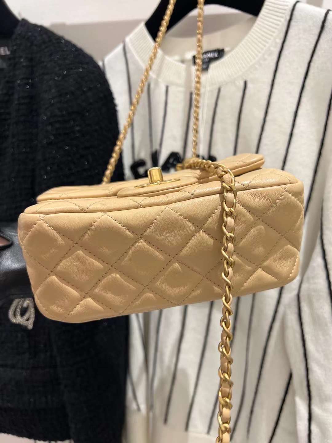 【P1580】香奈儿金球包 Chanel 2023新色奶茶色菱格羊皮方胖子CF 17CM