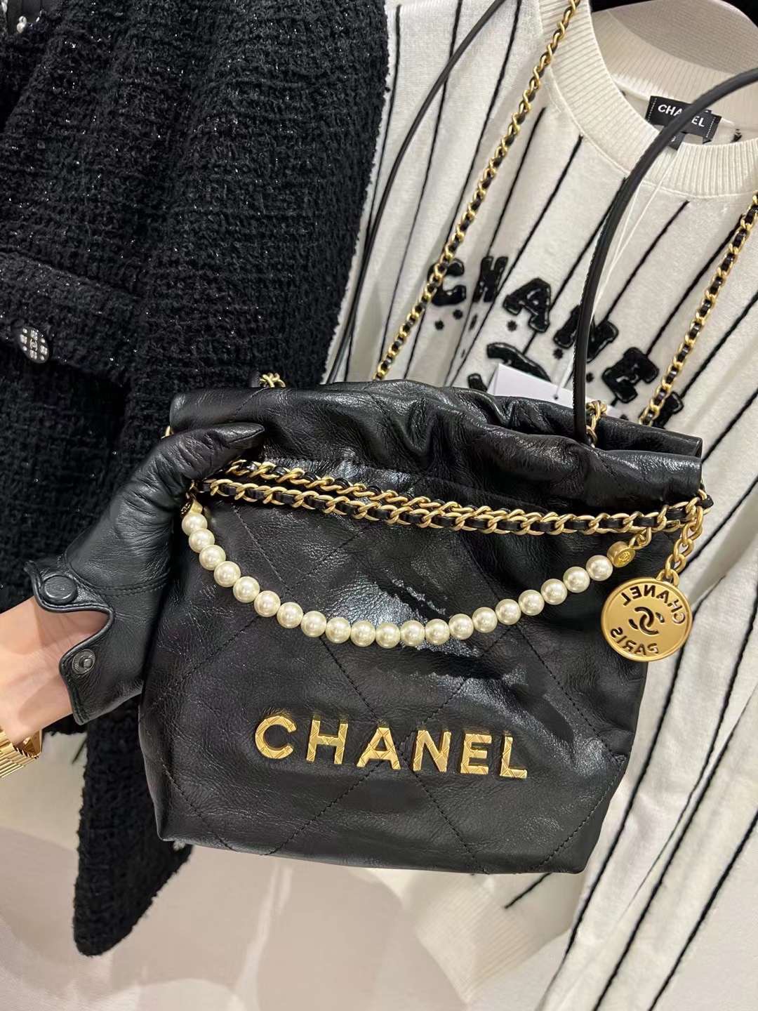 【P1880】香奈儿Jennie同款包包 Chanel Mini 22手袋珍珠配饰链条斜挎包