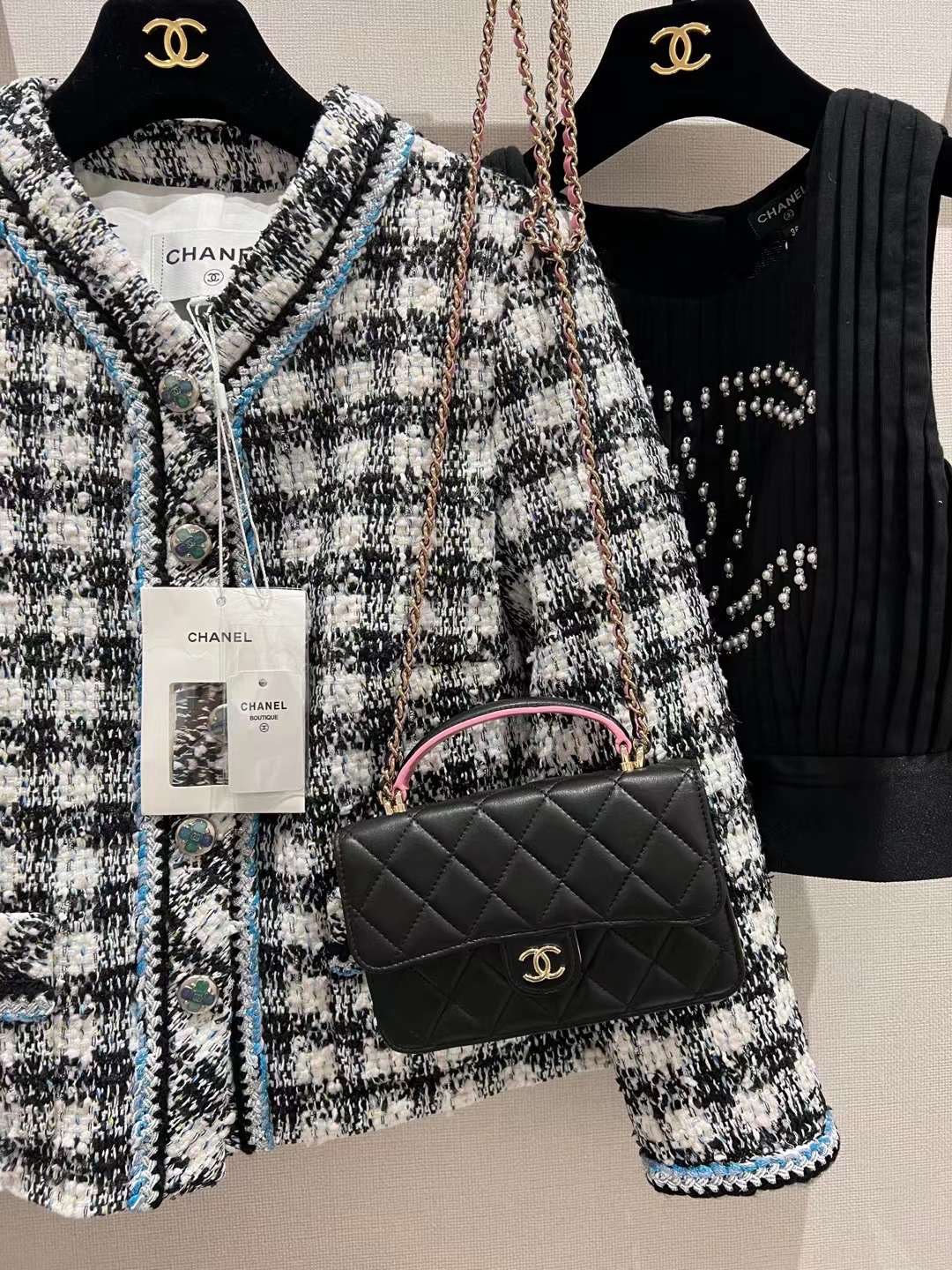 【P1470】香奈儿女包批发 Chanel新款粉色拼黑色羊皮手柄链条Woc手提包