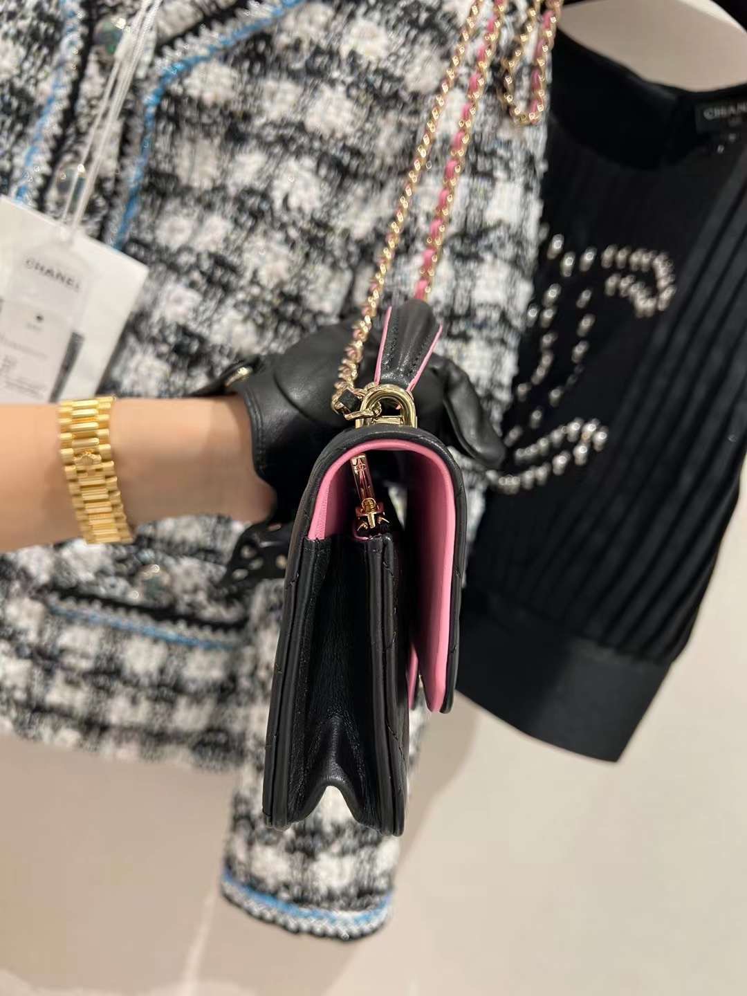 【P1470】香奈儿女包批发 Chanel新款粉色拼黑色羊皮手柄链条Woc手提包
