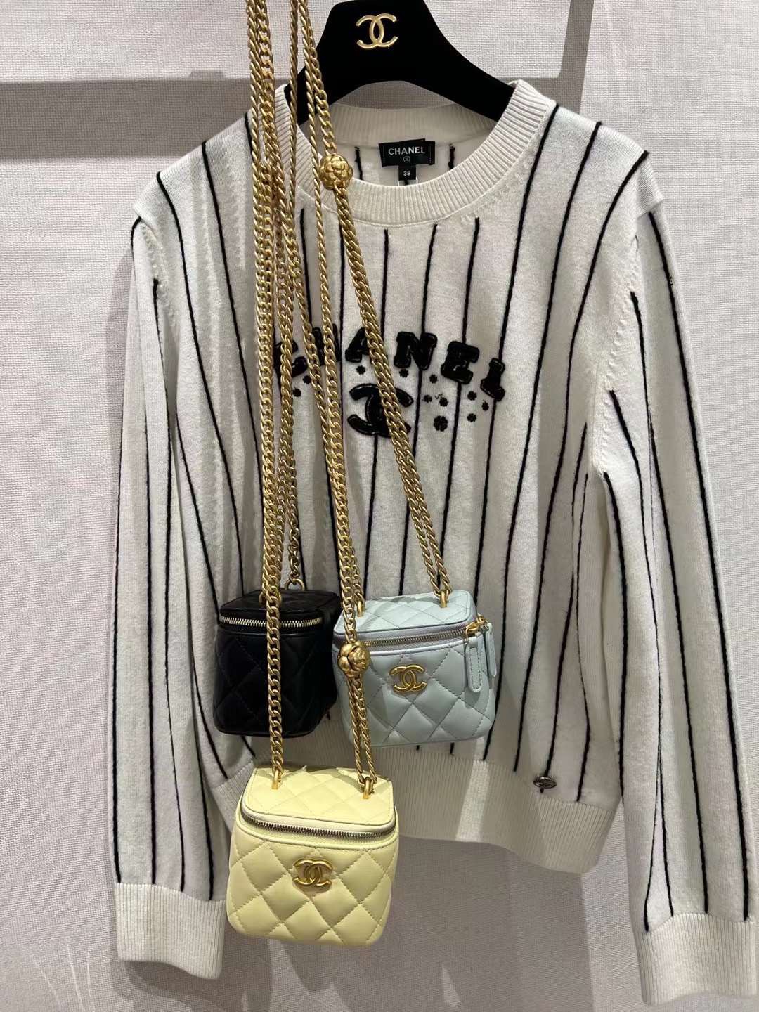 【P1170】Chanel包包官网 香奈儿小鸡黄羊皮山茶花调节五金迷你盒子包11CM