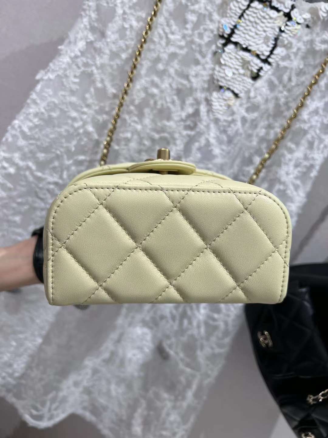 【P2370】香奈儿工厂店 Chanel23年新款小鸡黄菱格羊皮手提斜挎盒子包 小鸡黄