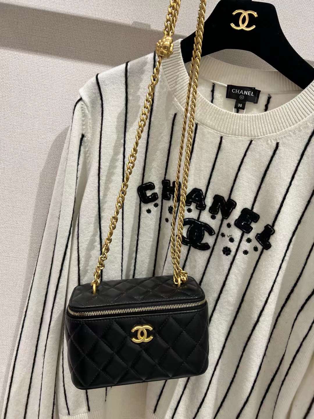 【P1280】一件代发 Chanel香奈儿黑色菱格羊皮山茶花调节链条化妆包盒子包17CM