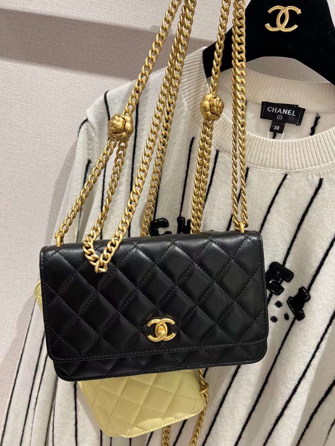 【P1280】香奈儿包包批发 Chanel 2023新款山茶花调节链条WOC空姐包 黑色羊皮