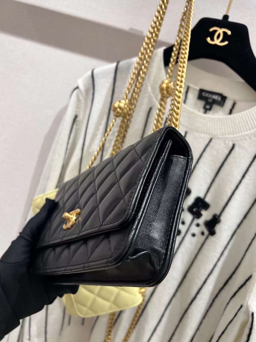 【P1280】香奈儿包包批发 Chanel 2023新款山茶花调节链条WOC空姐包 黑色羊皮