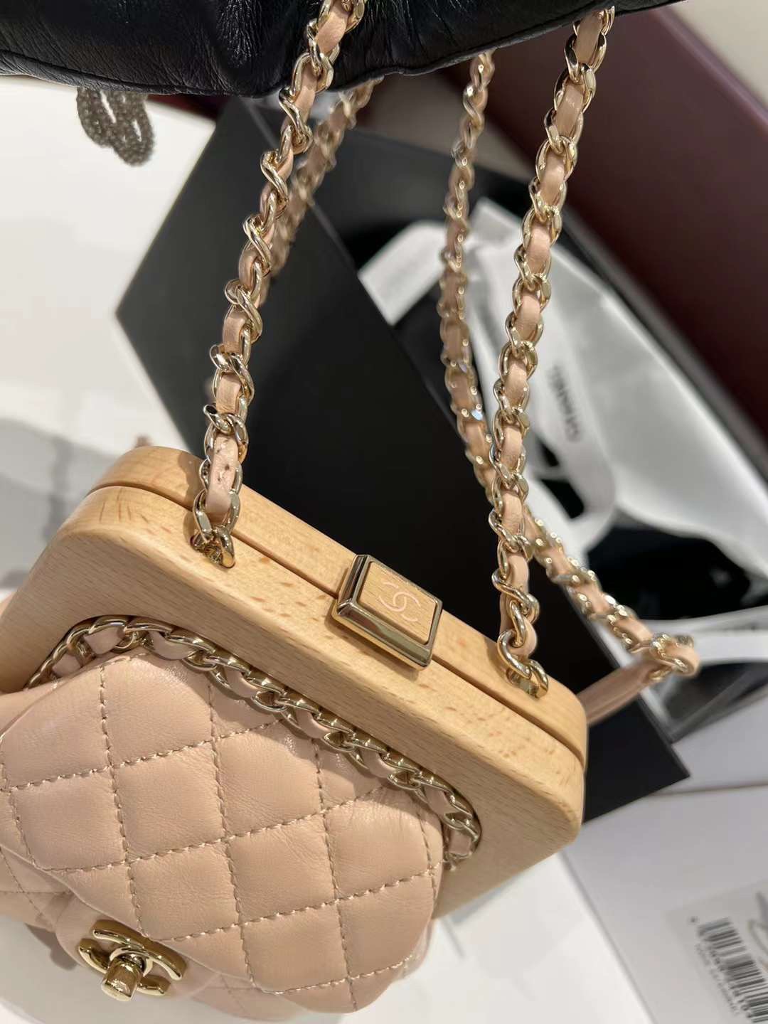 【P2180】Chanel Small Clutch 香奈儿裸色菱格纹羊皮链条木盒夹口包晚宴包