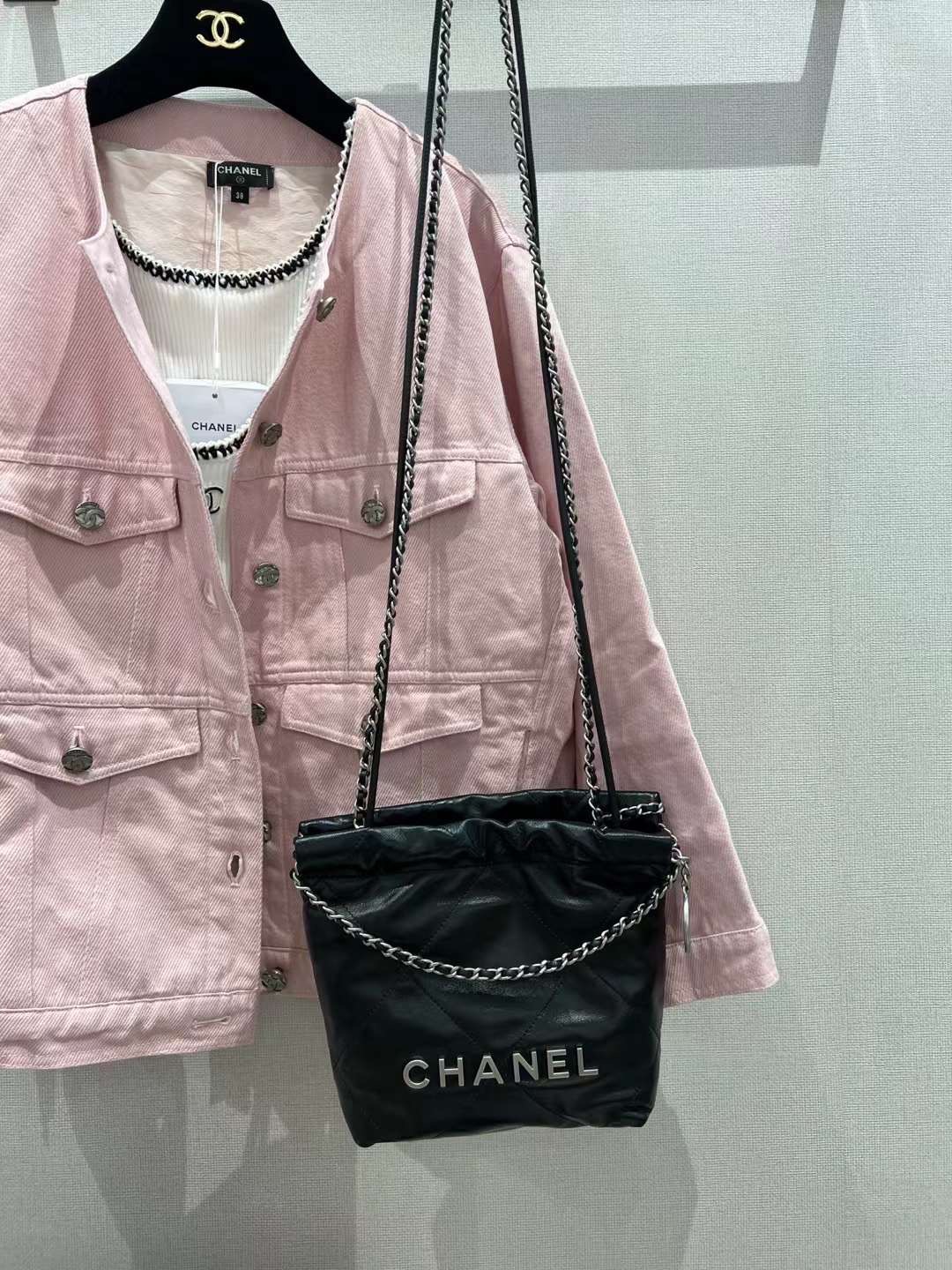 【P1880】香奈儿2023春夏新款 Chanel 22bag迷你款黑色菱格羊皮斜挎包 银扣