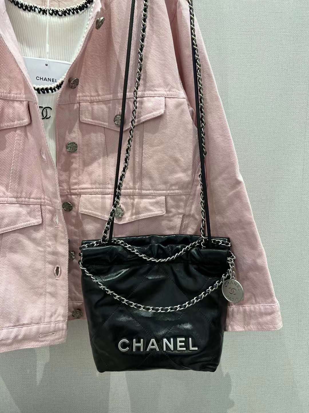 【P1880】香奈儿2023春夏新款 Chanel 22bag迷你款黑色菱格羊皮斜挎包 银扣