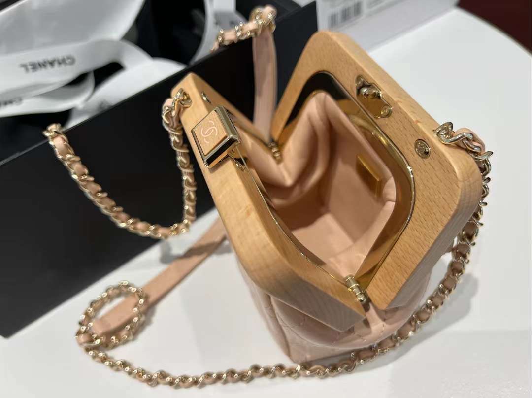 【P2180】Chanel Small Clutch 香奈儿裸色菱格纹羊皮链条木盒夹口包晚宴包