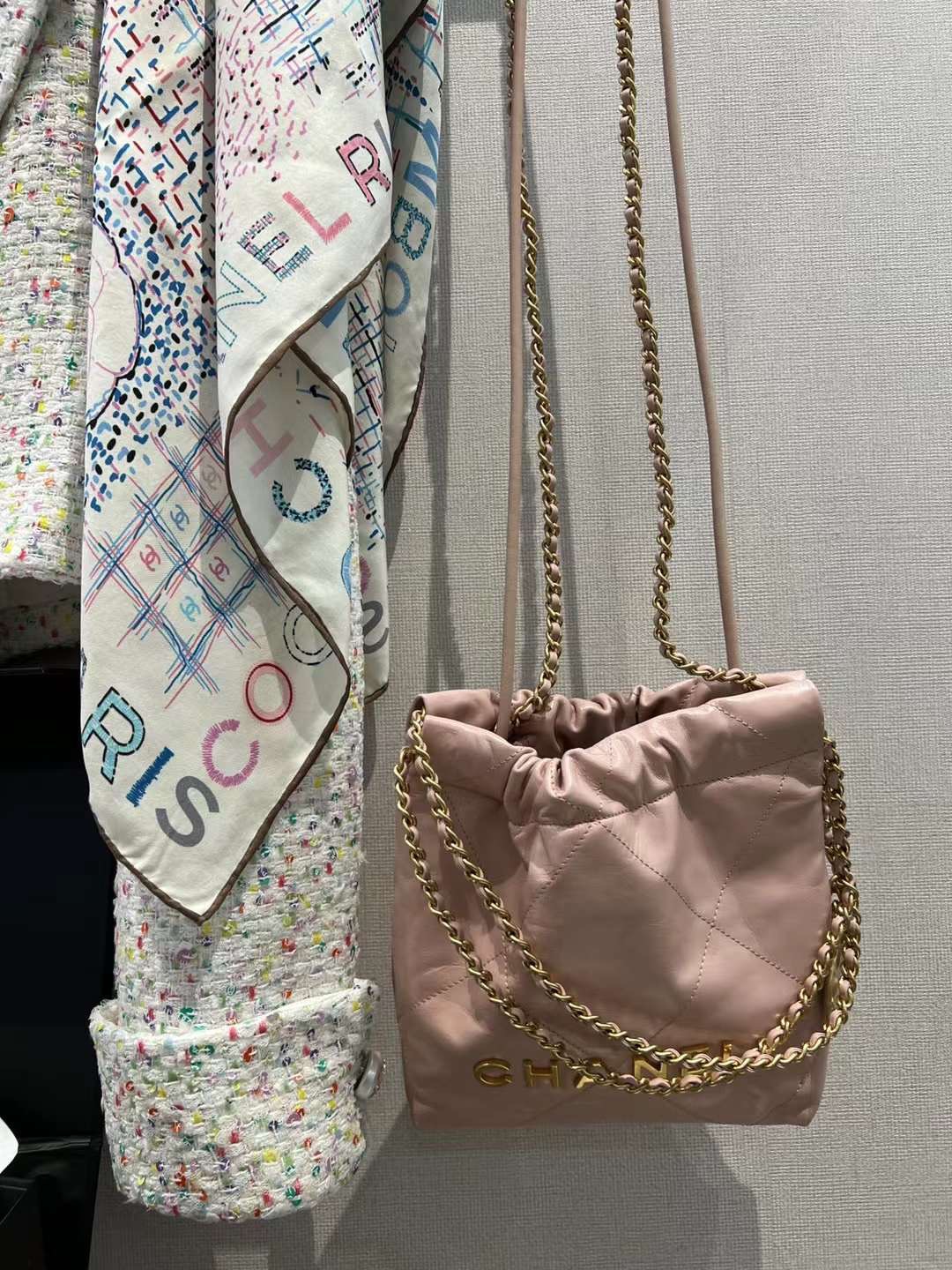 【P1880】Chanel包包批发 香奈儿2023新款链条单肩斜挎迷你22女包 粉色
