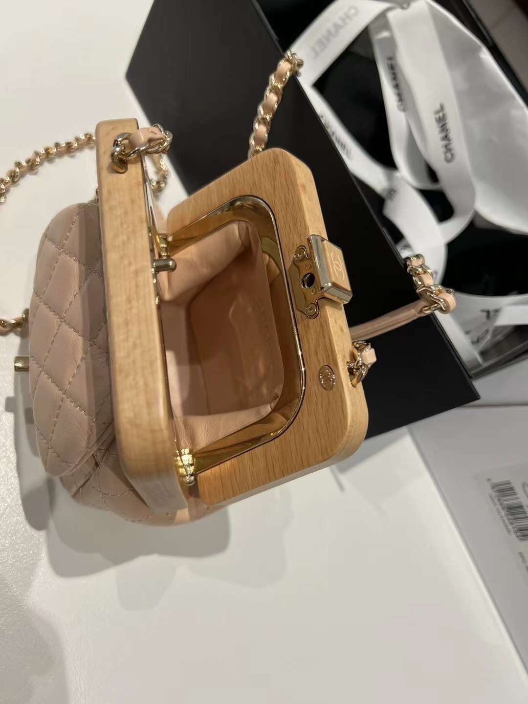 【P2180】Chanel Small Clutch 香奈儿裸色菱格纹羊皮链条木盒夹口包晚宴包