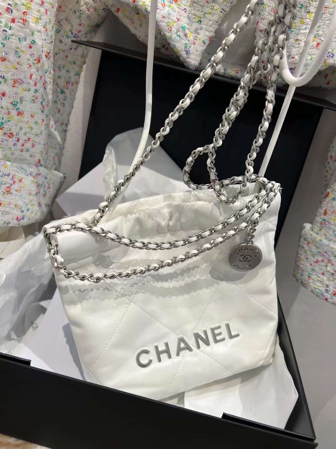 【P1880】香奈儿包包价格 Chanel白色羊皮22Bag迷你款单肩斜挎包 银扣